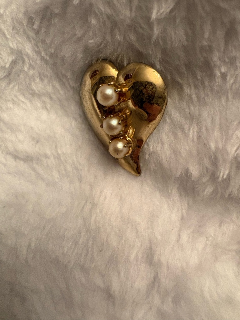 Gold Heart Pearl Accent Brooch - Classic Women’s Jewelry